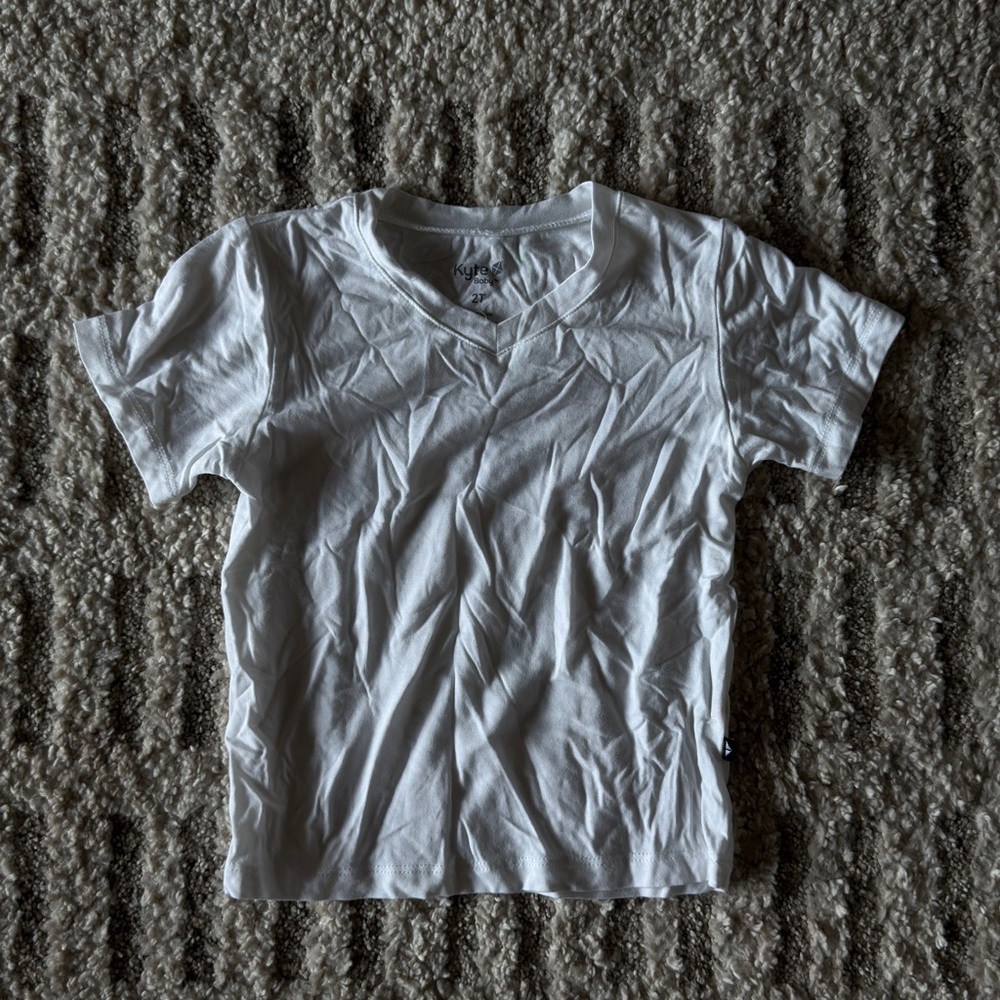 Kyte Baby White V-Neck T-Shirt